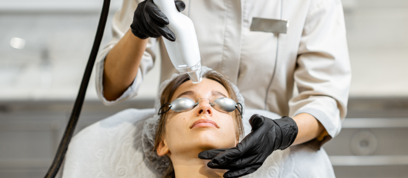 Navigating Skincare: The Supervised Approach to Laser Skin Treatments vs. Alternatives